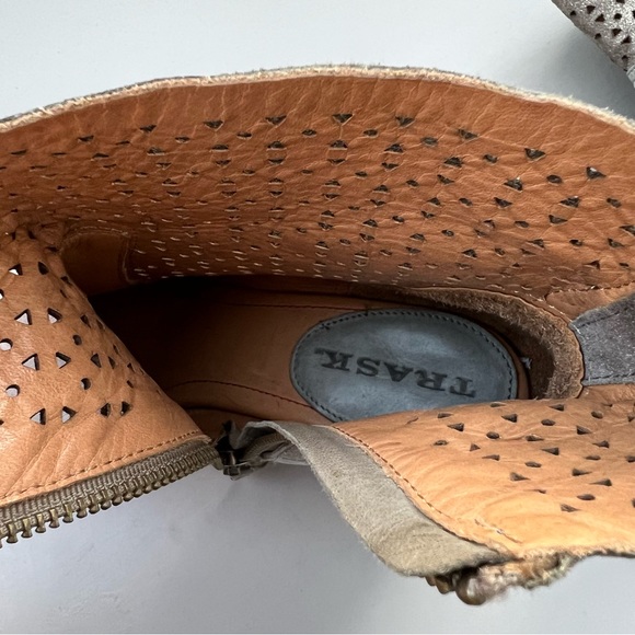 TRASK ankle boots with cut out details,grey size 7 - Picture 2 of 5